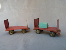 Charger l'image dans la galerie, DECOLUX - Paire de chariots à bagages (Jouet vintage)