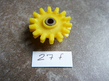 Charger l'image dans la galerie, MECCANO 27f - Jaune - Roue dentée plastique