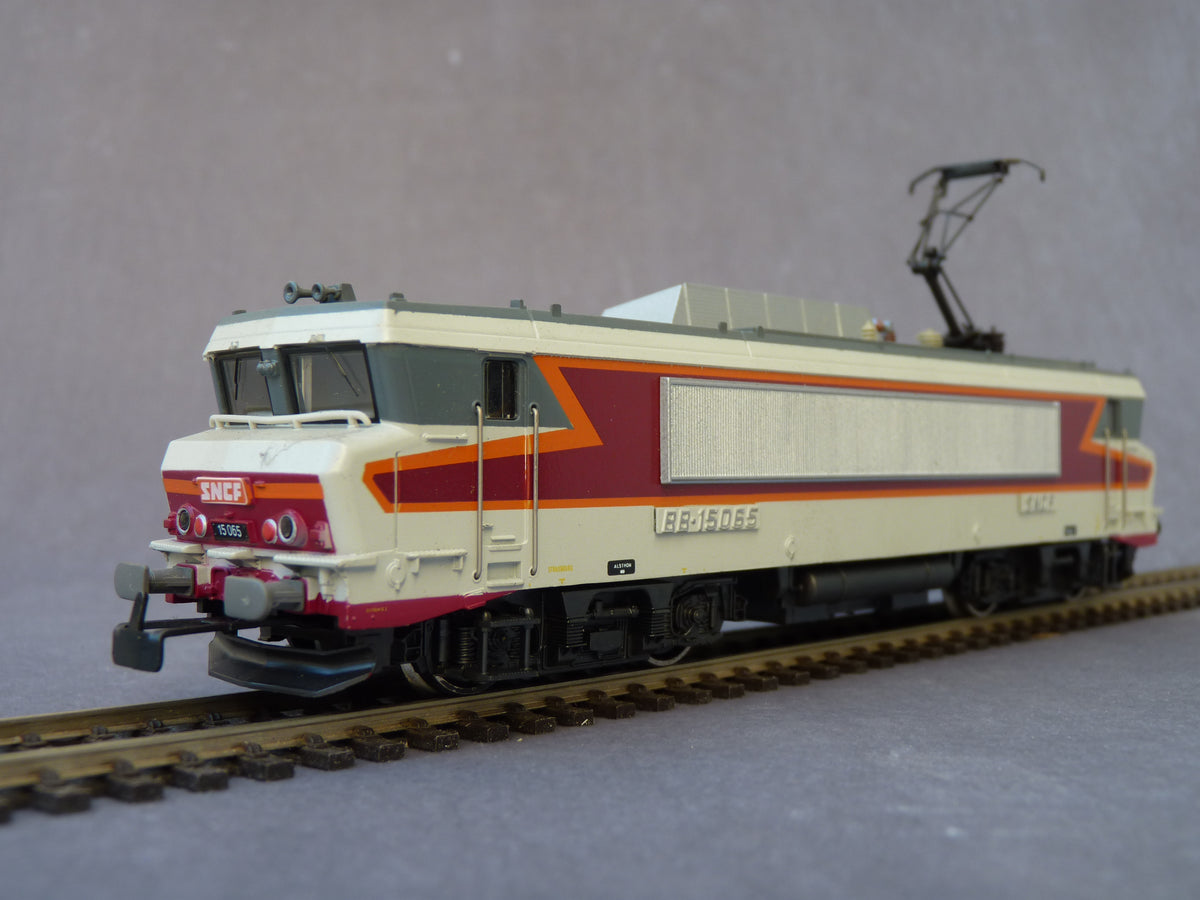 Locomotive électrique BB 22240 SNCF, livrée OUIGO, logo Carmillon - Ls Models 11106 Locomotive électrique BB 22240 SNCF, livrée OUIGO, logo Carmillon - Ls Models 11106