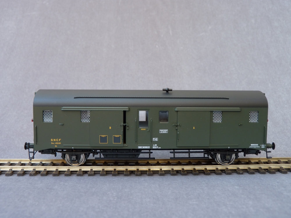 Fourgon DEV 52, toit noir, bouts verts 306, porte lanterne moderne, région SUD-OUEST (feux fonctionn - VB-340 - REE Modeles - Voitures voyageurs - Easy Miniatures
