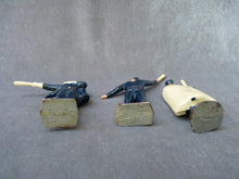 Charger l'image dans la galerie, Figurines agents de police du service de la circulation (circa 1950)