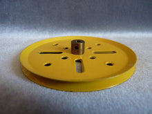Charger l'image dans la galerie, Meccano 19b poulie à moyeu jaune