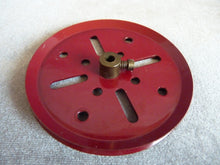 Charger l'image dans la galerie, Meccano 19b poulie à moyeu rouge