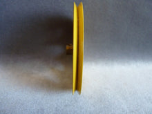 Charger l'image dans la galerie, Meccano 19b poulie à moyeu jaune