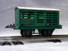 Charger l'image dans la galerie, HORNBY anglais Wagon à lait, Milk Van SOUTHERN Railway (0 vintage)