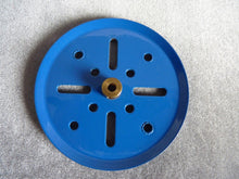Charger l'image dans la galerie, Meccano 19b - Poulie à moyeu bleue
