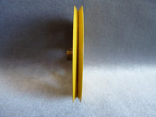 Charger l'image dans la galerie, Meccano 19b poulie à moyeu jaune
