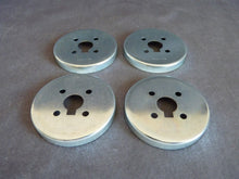 Charger l'image dans la galerie, Meccano 137 4 boudins de roues marquées "MECCANO"