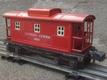Charger l'image dans la galerie, LIONEL LINES 2657 fourgon américain Caboose (0 vintage)