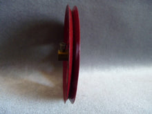 Charger l'image dans la galerie, Meccano 19b poulie à moyeu rouge