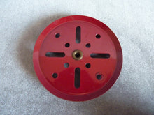 Charger l'image dans la galerie, Meccano 19b poulie à moyeu rouge