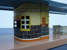 Charger l'image dans la galerie, Allemagne - Grande gare et quai en tôle lithographiée (HO vintage)