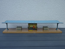 Charger l'image dans la galerie, Allemagne - Grande gare et quai en tôle lithographiée (HO vintage)
