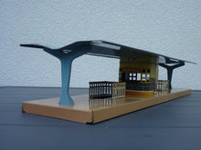 Charger l'image dans la galerie, Allemagne - Grande gare et quai en tôle lithographiée (HO vintage)