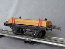 Charger l'image dans la galerie, HORNBY anglais - Wagon à ranchers chargé de bois (0 vintage)