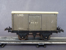 Charger l'image dans la galerie, HORNBY anglais Wagon couvert "MEAT" du LMS transport de viande (1936) (0 vintage)