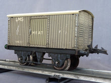 Charger l'image dans la galerie, HORNBY anglais Wagon couvert "MEAT" du LMS transport de viande (1936) (0 vintage)