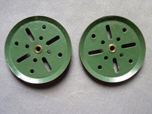 Charger l'image dans la galerie, Meccano 19b paire de poulies à moyeu kaki
