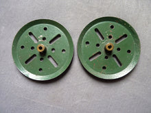 Charger l'image dans la galerie, Meccano 19b paire de poulies à moyeu kaki