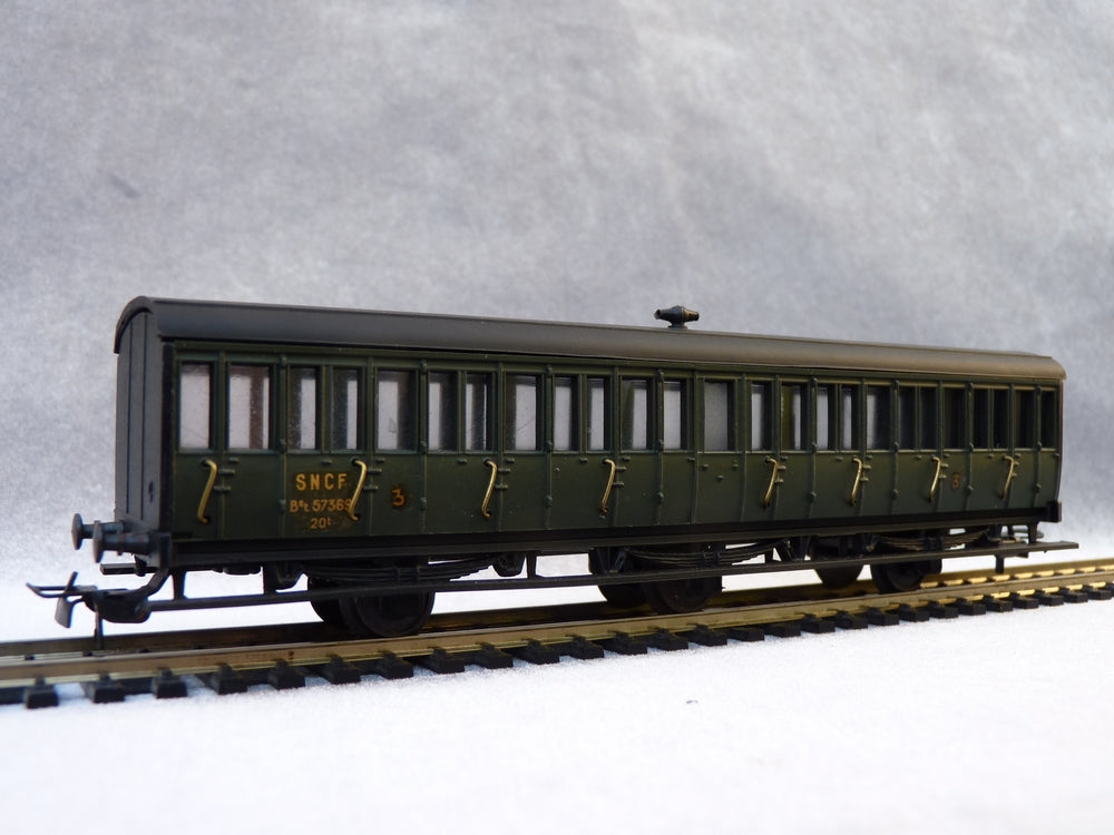 Voiture SNCF Ho – Smcf 485 Voiture Plastique Grande Banlieue 1° Classe Amyi 75735 Aménagée