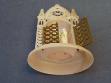 Charger l'image dans la galerie, Vierge Marie en plastique. Souvenir de Lourdes ( vintage circa 1960 )