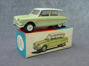 Citroen AMI 6 vert et blanc | Exposition de voitures ancienn Citroen AMI 6 vert et blanc | Exposition de voitures ancienn