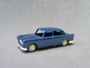 CLE N°24 - PEUGEOT 404 (jouet vintage circa 1965)