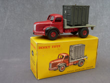 Charger l&#39;image dans la galerie, DINKY TOYS 34B - Plateau BERLIET avec container (vintage 1965)