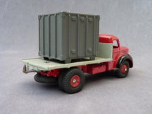 Charger l&#39;image dans la galerie, DINKY TOYS 34B - Plateau BERLIET avec container (vintage 1965)