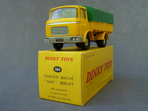 DINKY TOYS  584 - Camion BERLIET GAK bâché (vintage 1970)