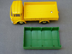 DINKY TOYS  584 - Camion BERLIET GAK bâché (vintage 1970)