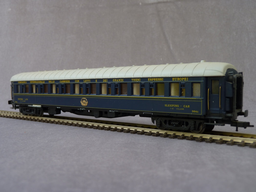 FRANCE TRAINS 310 - Rare voiture lits type Z N°3041 de la CIWL affectée au PO MIDI