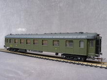 Charger l&#39;image dans la galerie, FRANCE TRAINS - L&#39;AIGUILLEUR - Rare voiture OCEM à rivets mixte 1ére et 2éme Cl SNCF