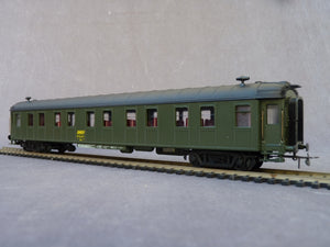 FRANCE TRAINS 273 - Rare voiture salon SNCF à rivets apparents Ep IV marquages UIC