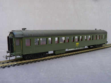 FRANCE TRAINS 273 - Rare voiture salon SNCF à rivets apparents Ep IV marquages UIC