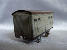 Charger l&#39;image dans la galerie, HESS - Penny Toy - Wagon couvert pour train &quot;de plancher&quot;