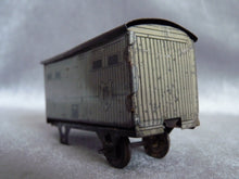 Charger l&#39;image dans la galerie, HESS - Penny Toy - Wagon couvert pour train &quot;de plancher&quot;