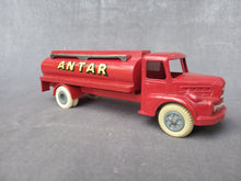 Charger l'image dans la galerie, J.R.D. Réf.122 - Camion UNIC citerne ANTAR (vintage 1960)