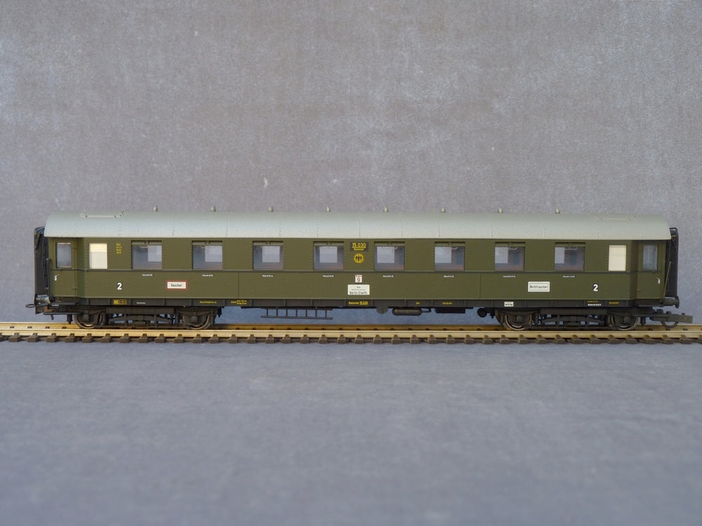 Voiture voyageurs SNCF Jouef HO – mixte 1re/2de classe – gris/inox et bande orange - Modélisme Voiture voyageurs SNCF Jouef HO – mixte 1re/2de classe – gris/inox et bande orange - Modélisme