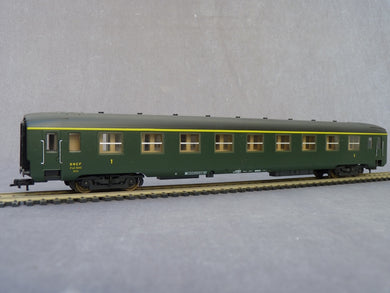 LIMA 309372 - Voiture 1ère classe type DEV AO  A9 longue de la SNCF