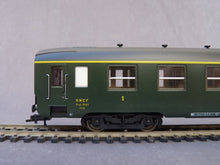 Charger l&#39;image dans la galerie, LIMA 309372 - Voiture 1ère classe type DEV AO  A9 longue de la SNCF