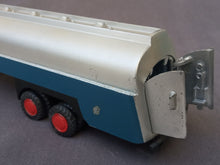 Charger l&#39;image dans la galerie, LION CAR N°37 - DAF 2600 trekker met tankoplegger-semi-remorque citerne (vintage 1968)