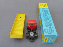 Charger l&#39;image dans la galerie, LION CAR N°33-35 - DAF frontstuur trekker met oplegger -semi-remorque (vintage 1966)