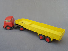 Charger l&#39;image dans la galerie, LION CAR N°33-35 - DAF frontstuur trekker met oplegger -semi-remorque (vintage 1966)