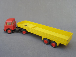 LION CAR N°33-35 - DAF frontstuur trekker met oplegger -semi-remorque (vintage 1966)
