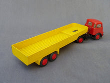 Charger l&#39;image dans la galerie, LION CAR N°33-35 - DAF frontstuur trekker met oplegger -semi-remorque (vintage 1966)