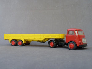 LION CAR N°33-35 - DAF frontstuur trekker met oplegger -semi-remorque (vintage 1966)