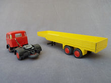 Charger l&#39;image dans la galerie, LION CAR N°33-35 - DAF frontstuur trekker met oplegger -semi-remorque (vintage 1966)