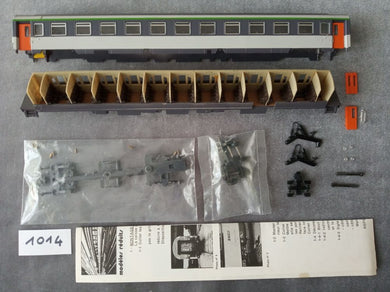 MOUGEL 1014 - Voiture Corail 2ème cl type B11 à compartiments SNCF (en partie montée)