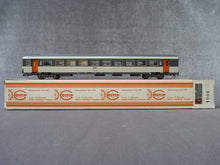 Charger l&#39;image dans la galerie, MOUGEL CEMP 1004 - Voiture Corail 2ème classe B10 rtu à couloir central de la SNCF